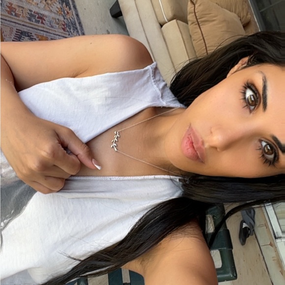 Meet your Posher, Yasmene - Picture 1 of 1